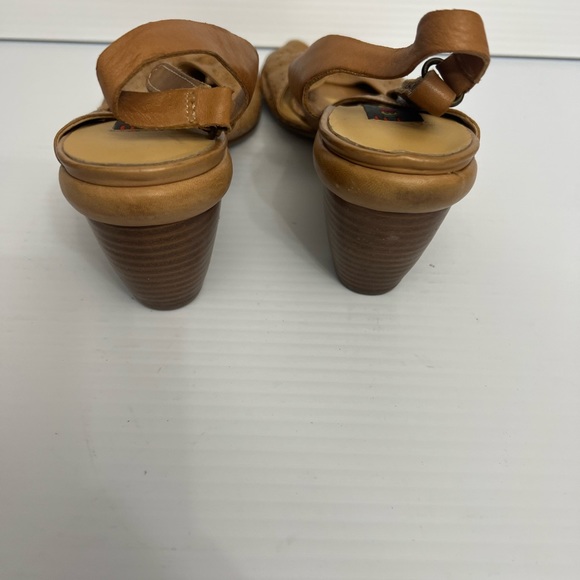 Everybody by BZ MODA block heel sandals color: Tan Sz: 39 European size - Picture 2 of 8